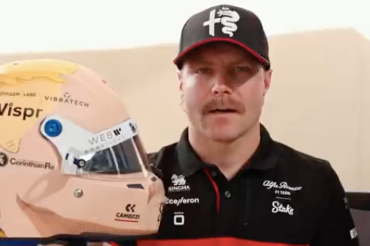 Valtteri Bottas presenta un casco en asociación con él mismo