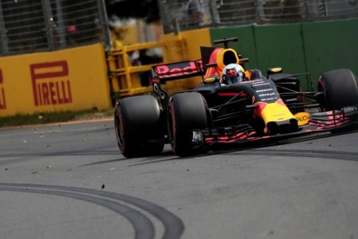 In beeld: De crash van Ricciardo tijdens de kwalificatie