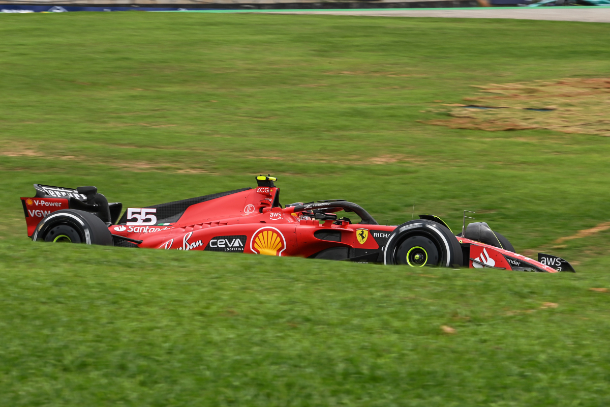 Ferrari het snelst tijdens enige training in São Paulo, Verstappen zestiende