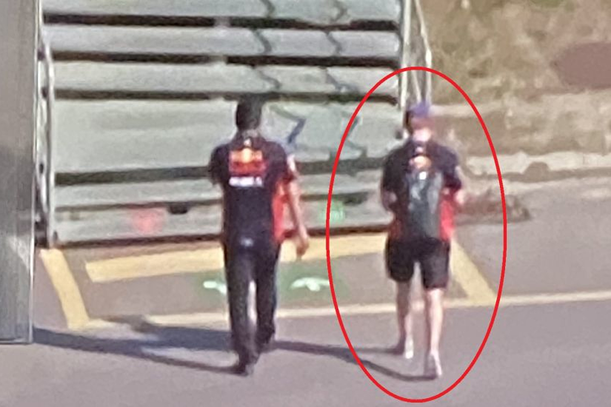 FOTO: Verstappen verliet circuit al tijdens rode vlag, zag Albon niet op podium finishen
