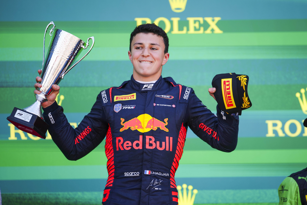 Red Bull-junior Hadjar neemt leiding in F2-kampioenschap over met winst in Silverstone | F1 Shorts