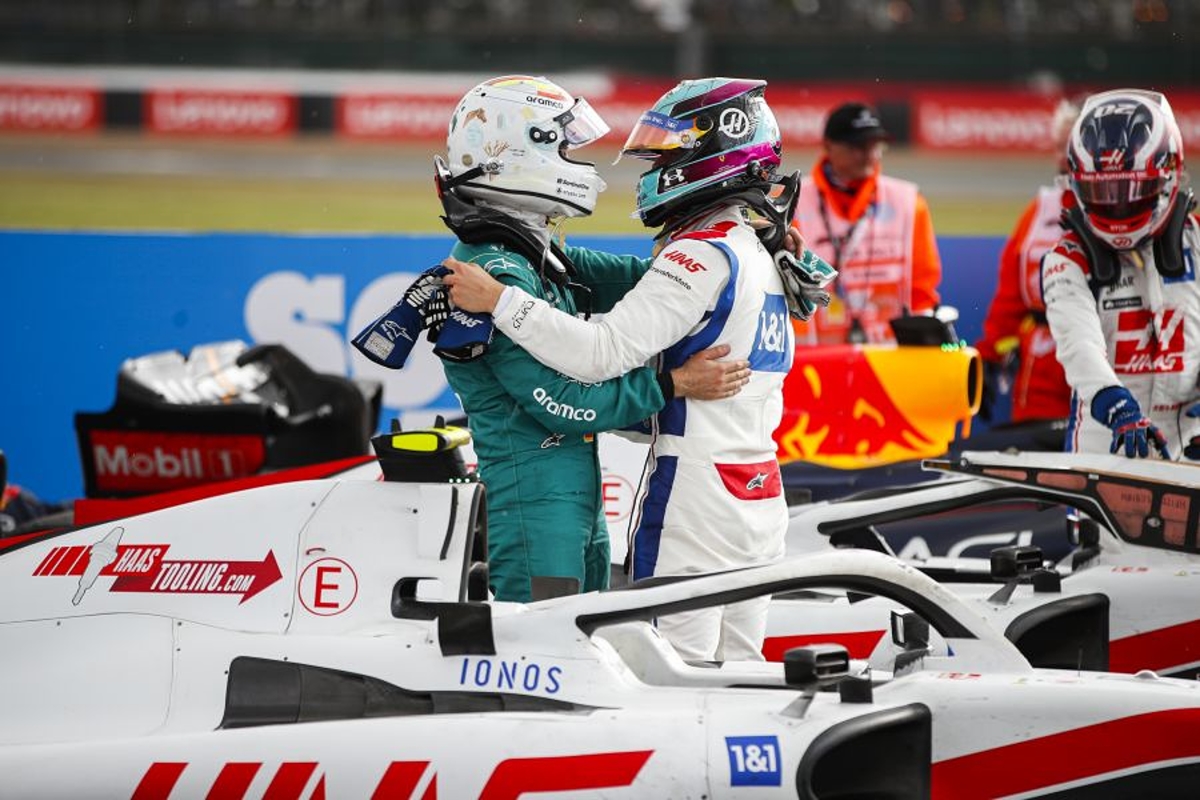 Vettel ziet Schumacher als opvolger bij Aston Martin, Schumacher houdt deur open