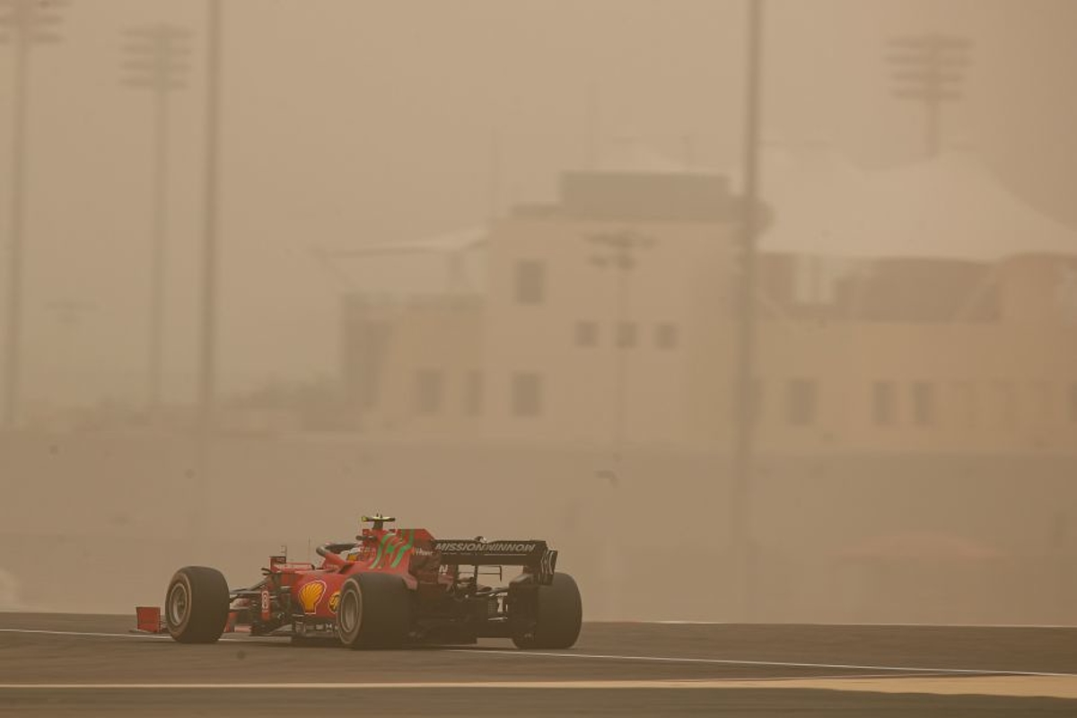Sainz bemoans sandstorm on 'very difficult' Ferrari debut