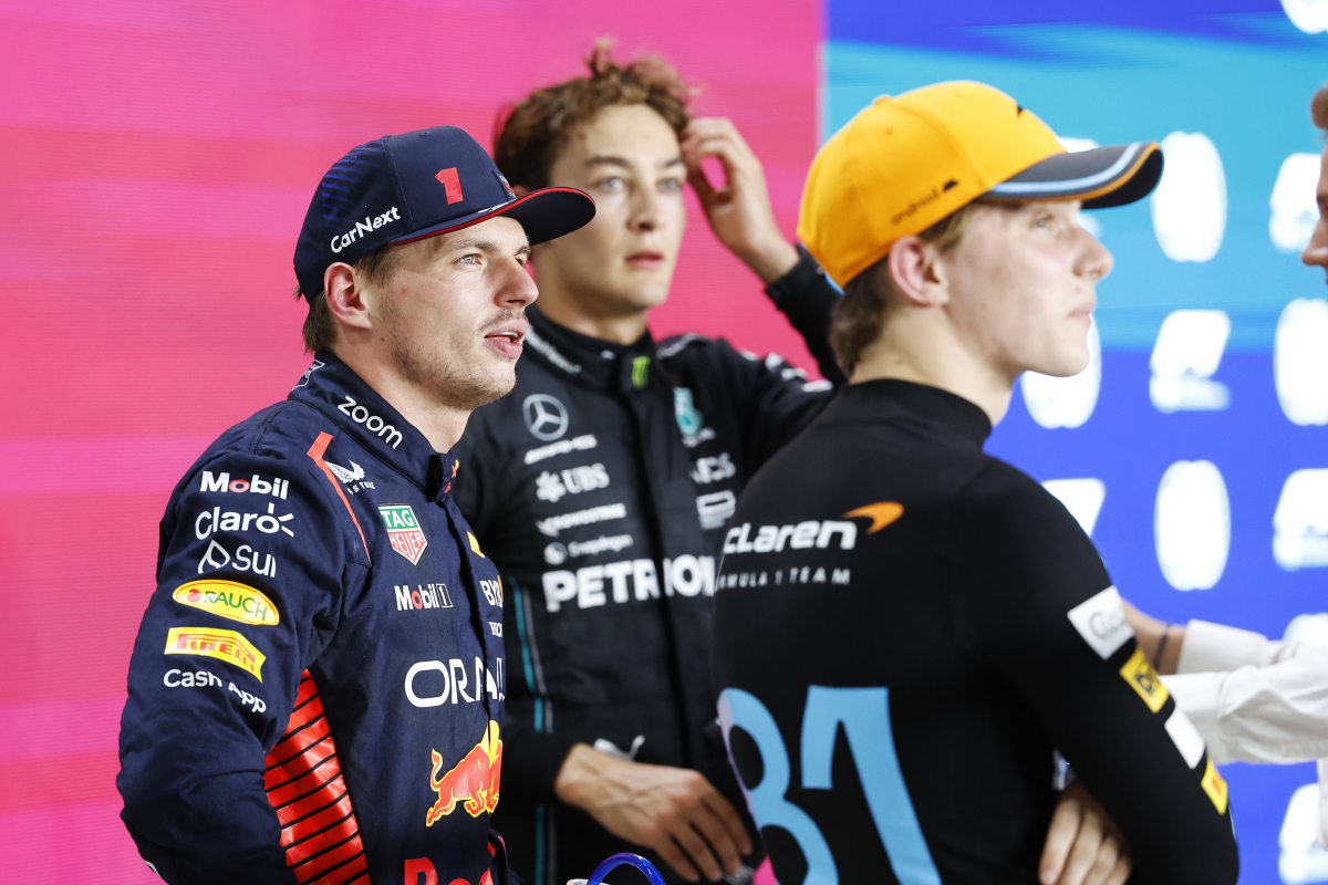 Russell zag kans op uitdagen Verstappen door Hamilton verdwijnen: "Waarom niet?"