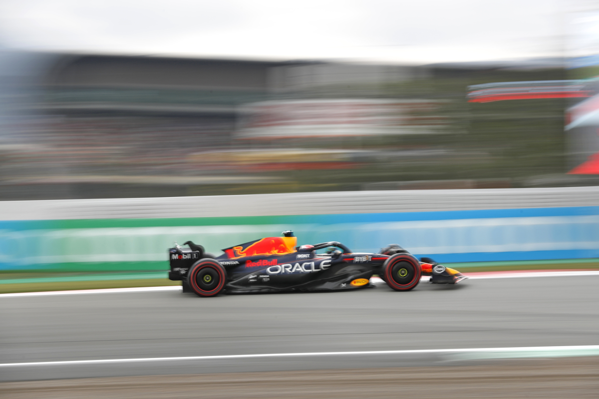 Max Verstappen se queda con la pole en Barcelona; Sainz queda 2°