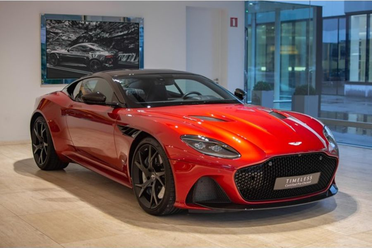 Voormalige Aston Martin DBS Superleggera van Verstappen te koop in Nederland