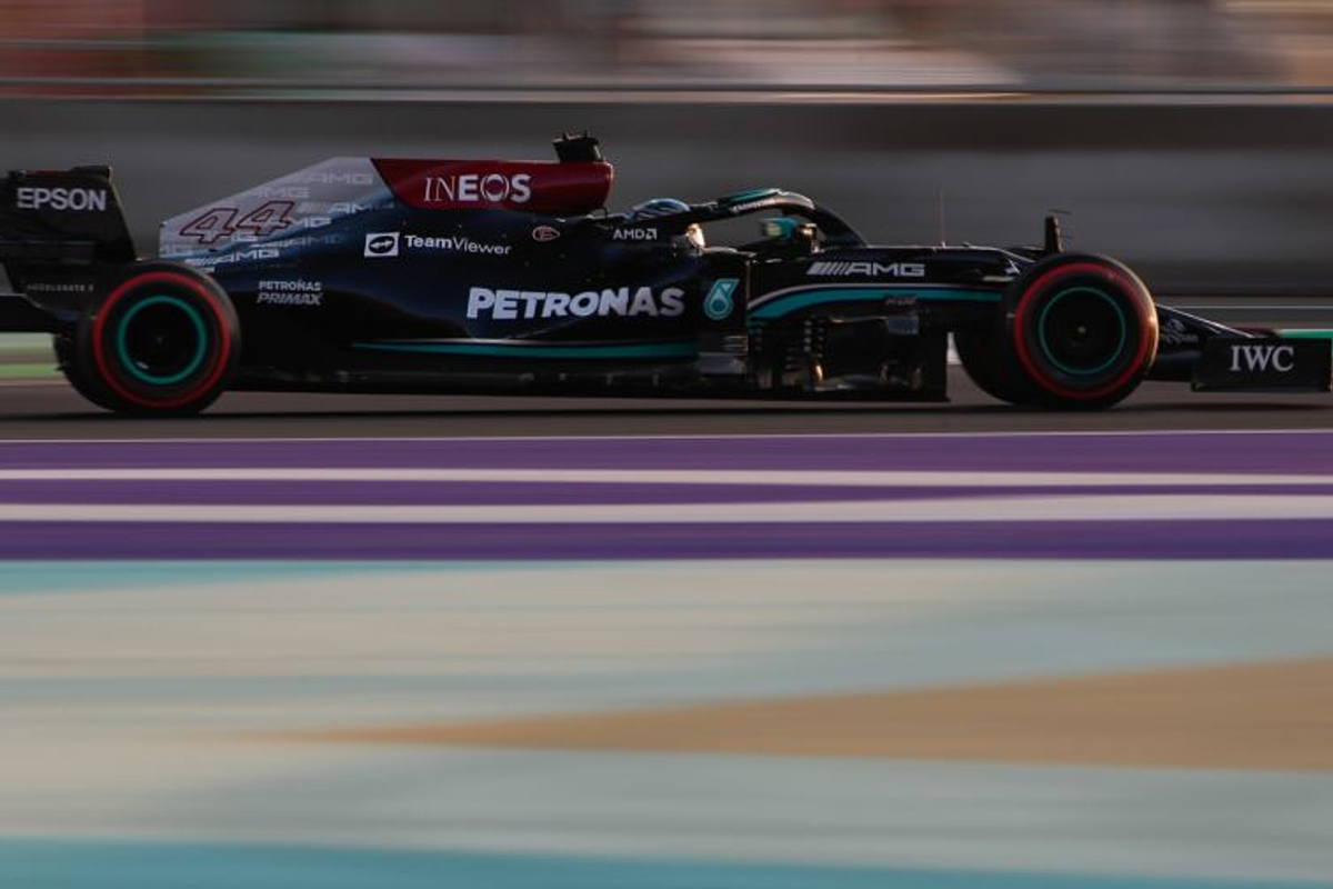 Hamilton makes early waves by the Red Sea to lead Verstappen