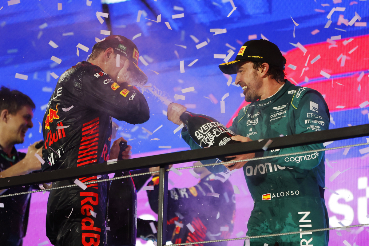 Pérez wint voor Verstappen in Saoedi-Arabië, FIA annuleert straf Alonso | GPFans Recap