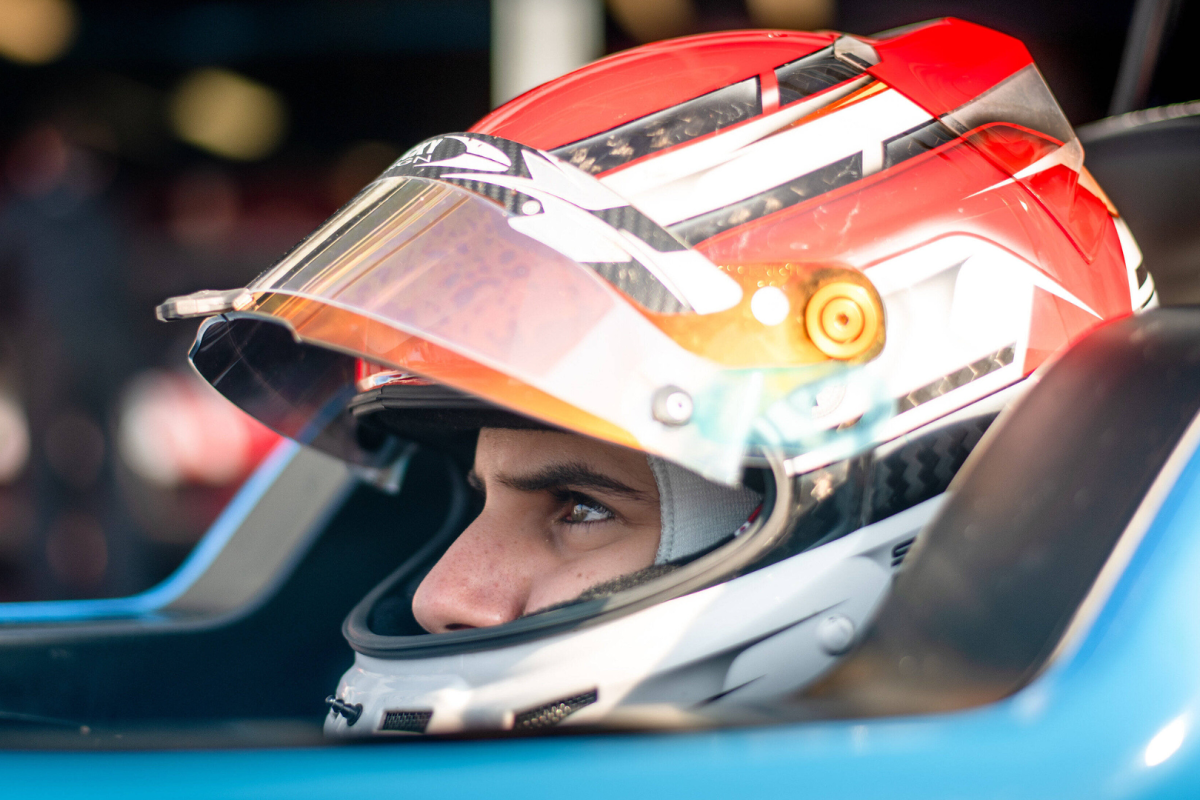 El mexicano Santiago Ramos destaca en el inicio de la Fórmula 3