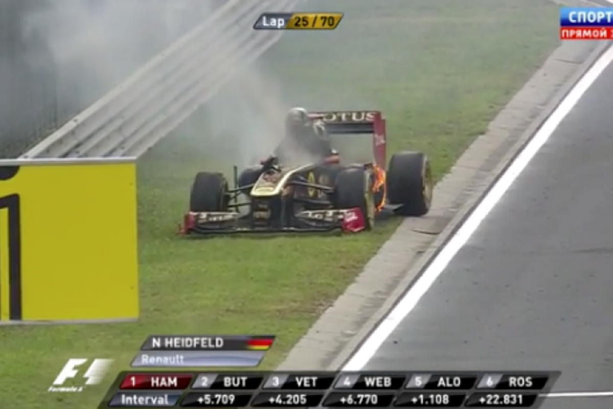 VIDEO: De vlammende auto van Heidfeld in de Hongaarse Grand Prix van 2011