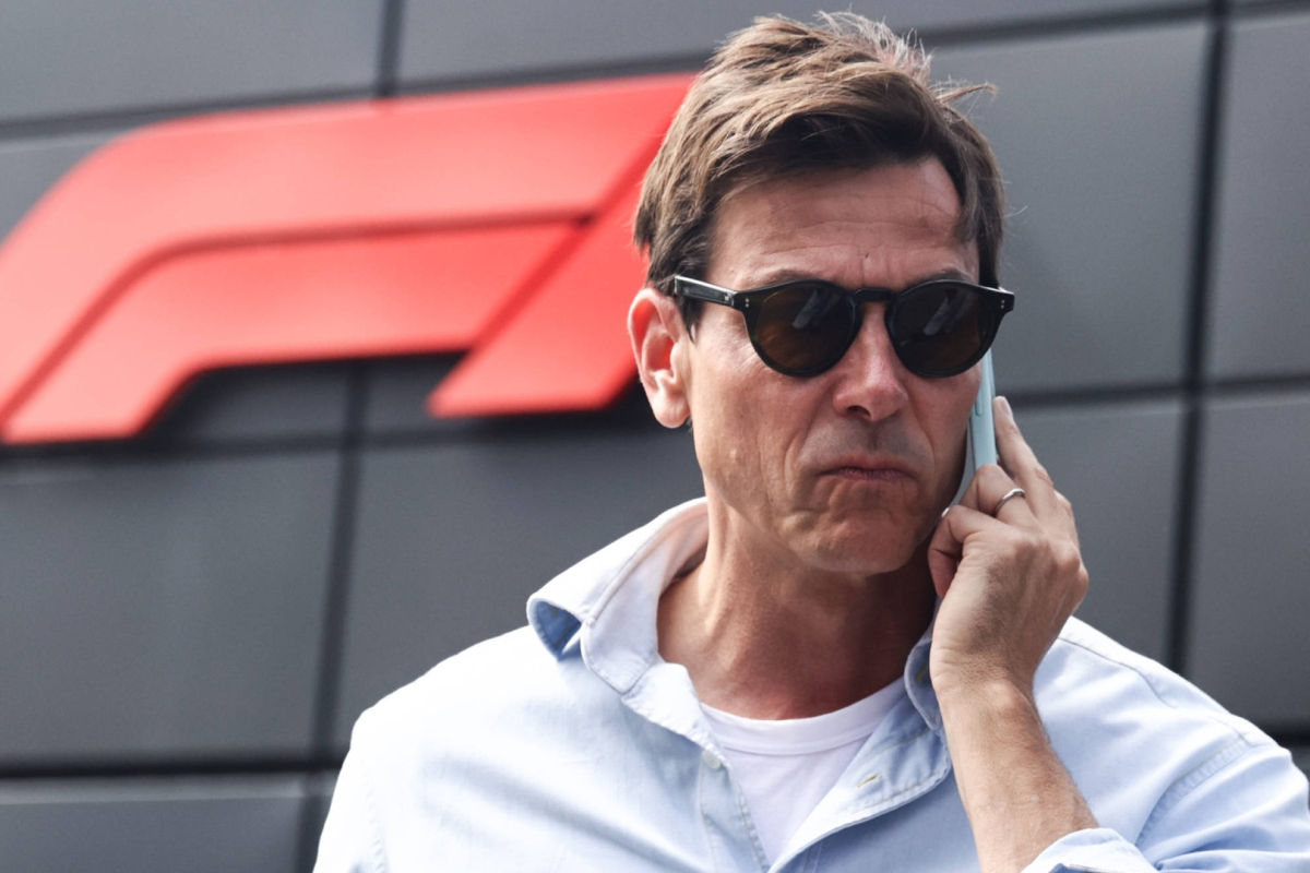 F1 champion makes AUDACIOUS financial support claim for Mercedes chief Wolff