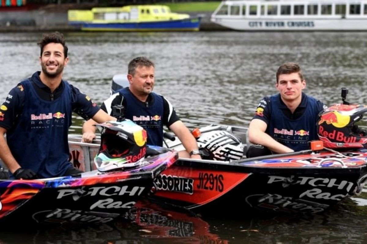 Verstappen en Ricciardo racen op de Yarra River in Melbourne