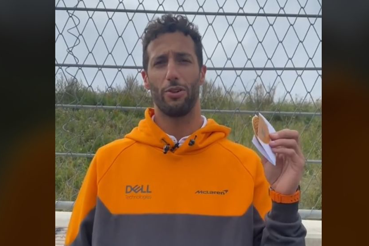 VIDEO: Daniel Ricciardo doet banking-test met stroopwafel op Zandvoort