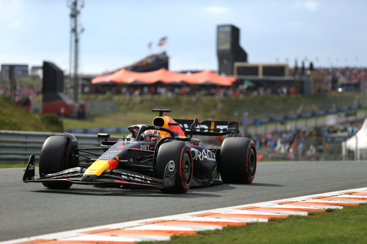 Verstappen trots op overwinning in Zandvoort: 'Maakten het ons vandaag niet makkelijk'