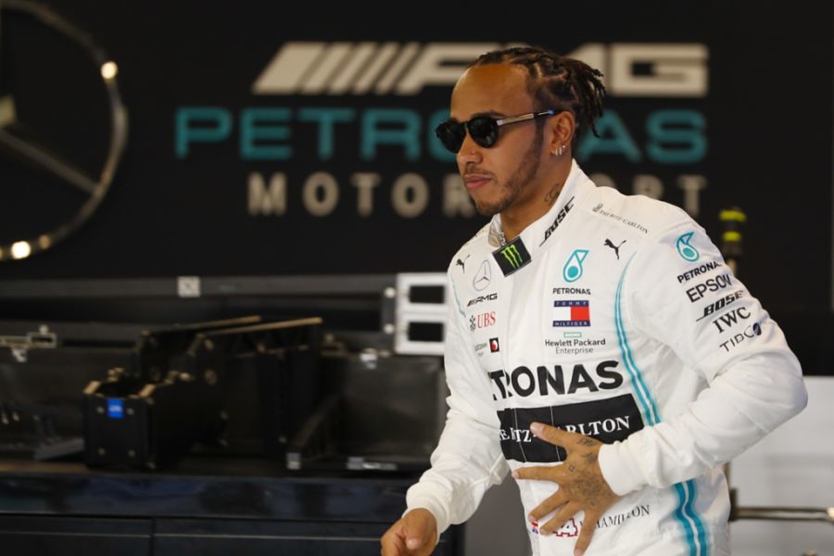 Hamilton meldt zich in Spanje om van voertuig te wisselen met Rossi