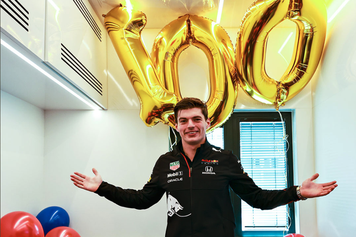 Verstappen krijgt ballonnen voor 100e race bij Red Bull