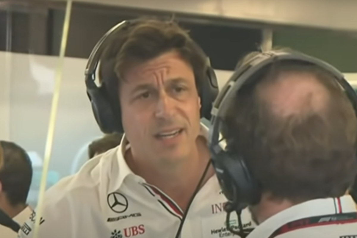 Red Bull envía dardo a Mercedes: "Nunca rompería un par de auriculares"