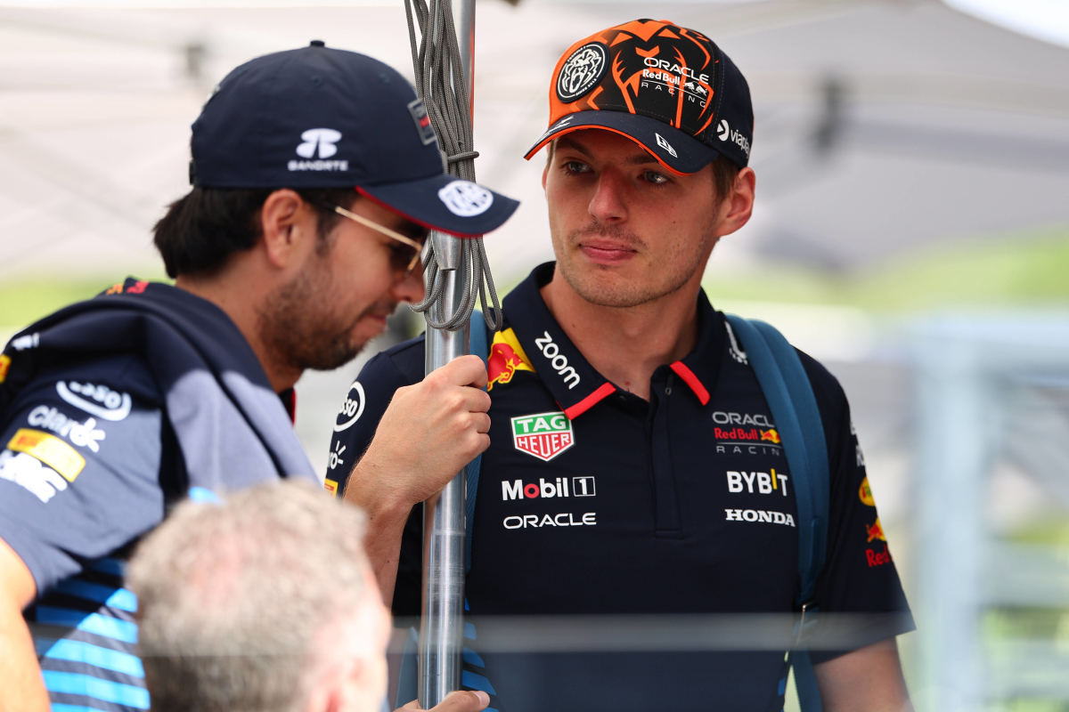 Verstappen en Pérez oefenen Nederlandse plaatsnamen: "Geerenfen, Deutingum!"