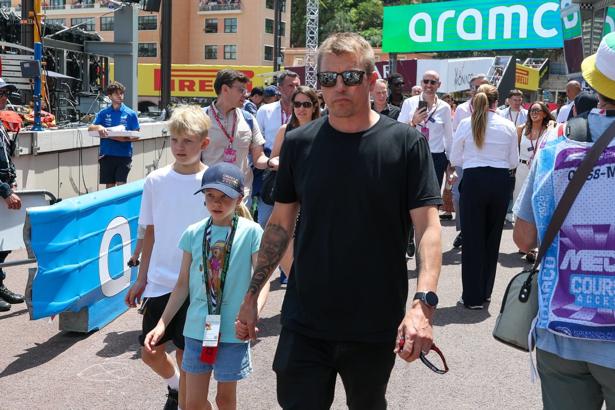 An image of F1 star Kimi Raikkonen with his children