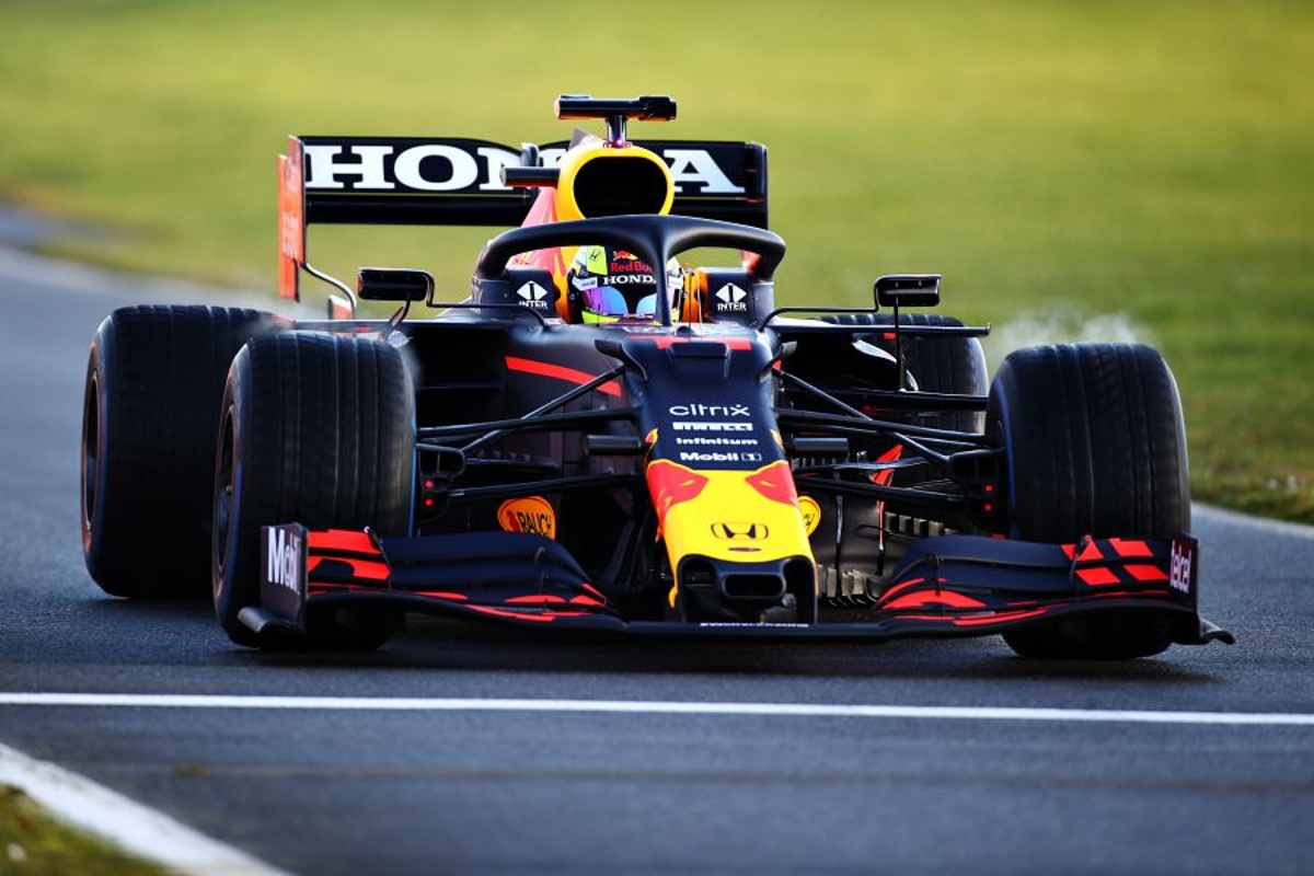 VIDEO: Perez scheurt over circuit van Silverstone in de Red Bull