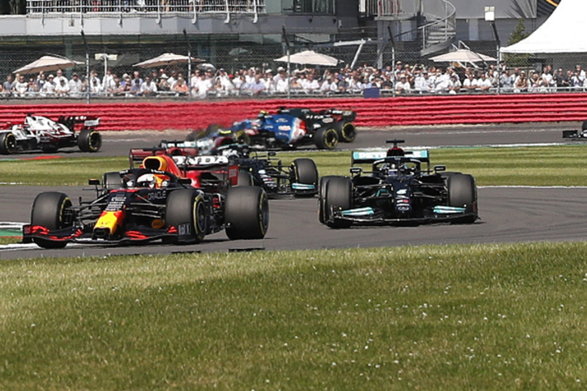Webber hoopt dat Formule 1 Verstappen en Hamilton laat racen: "Dit is briljant"