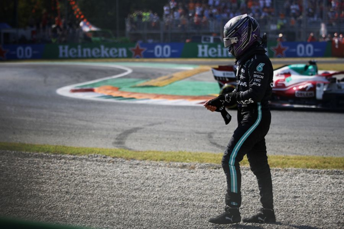 Hamilton na crash met Verstappen: "Geen idee hoe het verder moet tussen mij en Max"