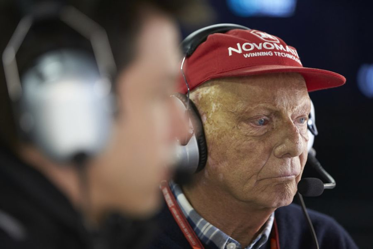 'Lauda to be buried in race suit'