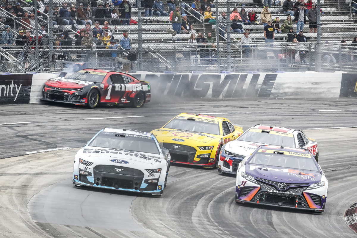 Truex Jr opent NASCAR-seizoen 2023 met zege in Busch Clash
