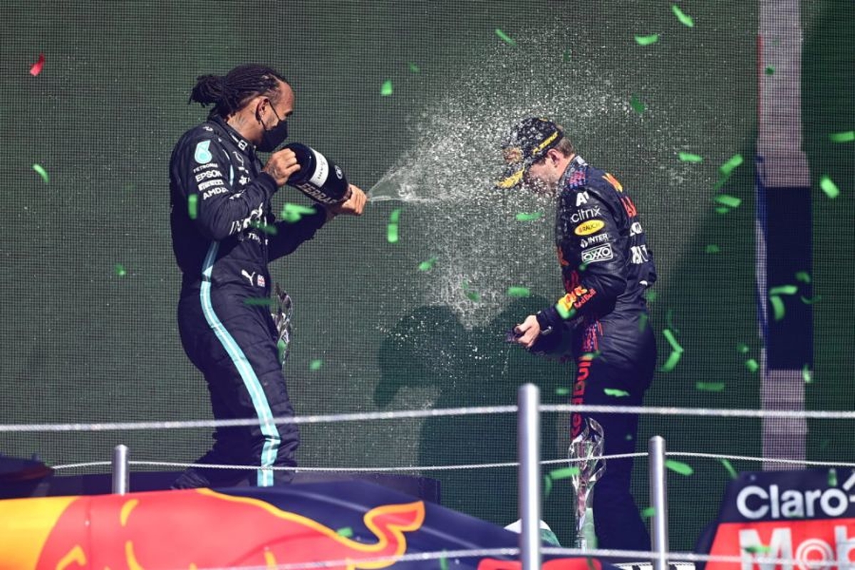 Verstappen blij dat FIA besloot coureurs 'te laten racen' tijdens gevecht met Hamilton