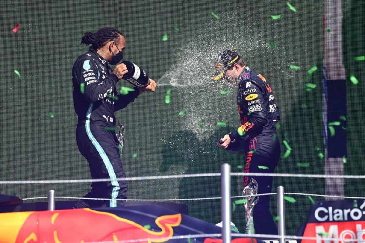 Verstappen deinsde niet terug in Mexico: 'Dat was gevaarlijk en echt op het randje'