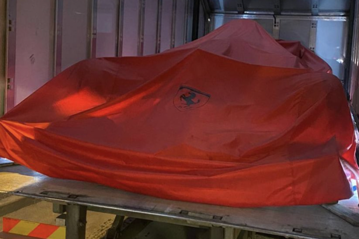 Charles Leclerc ontvangt bijzonder 'pakketje' van Ferrari
