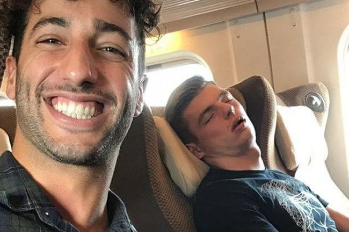 HAHA! Ricciardo maakt hilarische selfie van slapende Verstappen