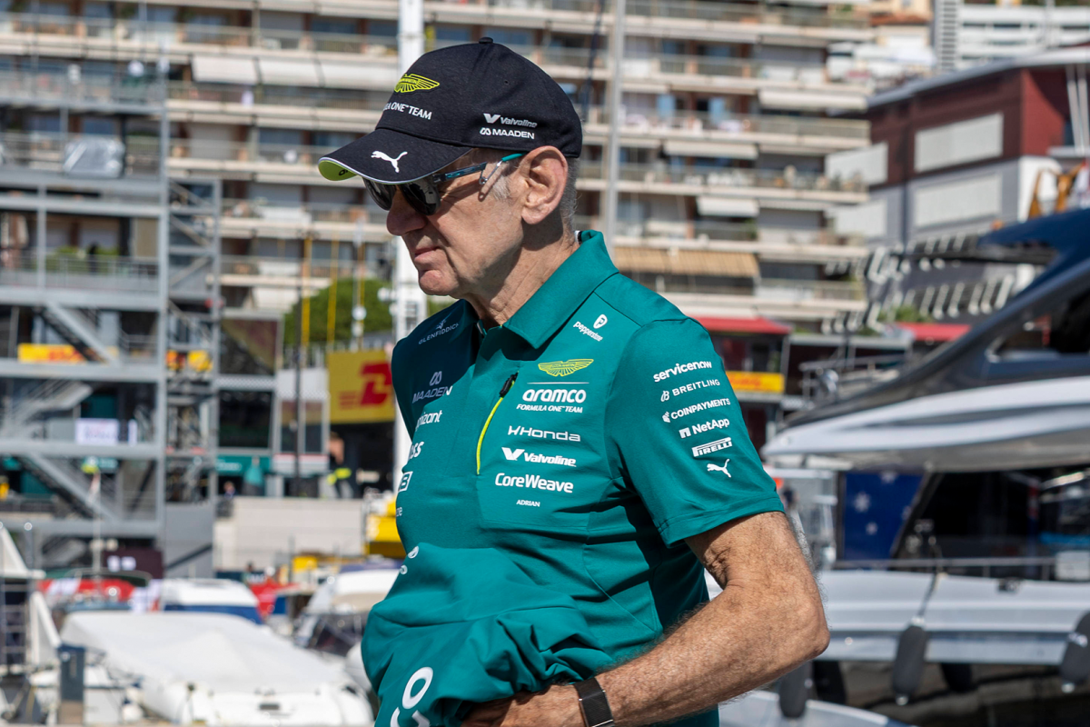 Newey, socials