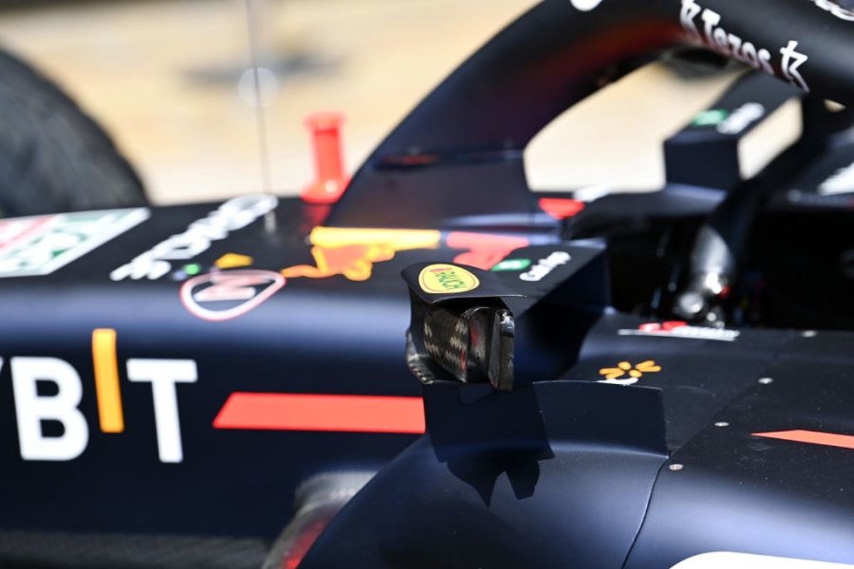 Spiegel op Red Bull RB18