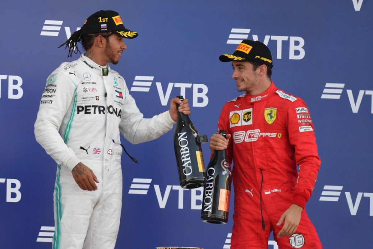 Leclerc looft zesvoudig kampioen Hamilton: "Ik heb niet eens één titel"