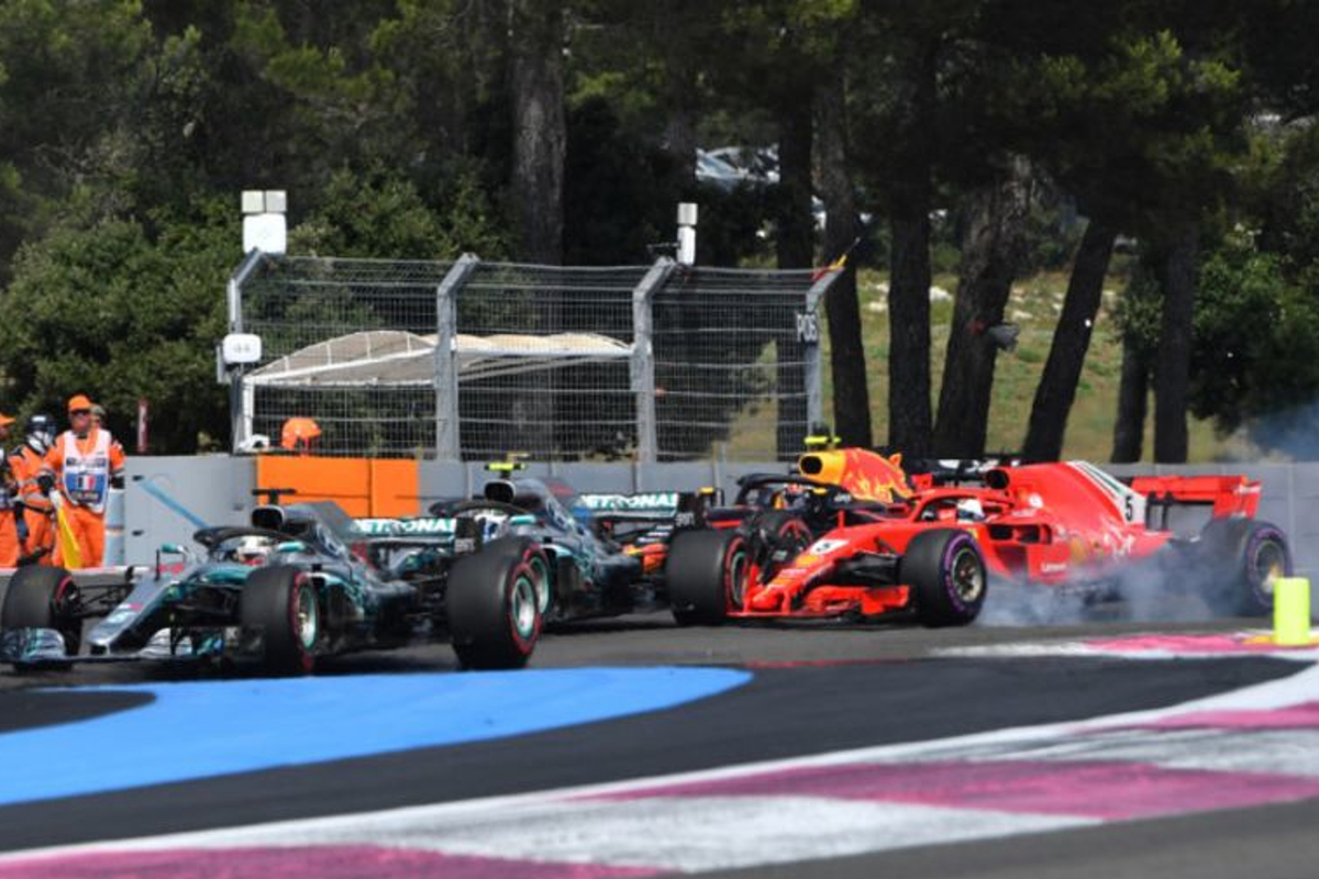 Lewis Hamilton over botsing Vettel: 'Wij zijn ook maar mensen'