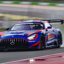 Bahreinse royalty in auto van Verstappen: dit is met wie Max zijn AMG deelde bij de GT3-test