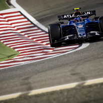 Sainz klokt snelste tijd tot nu toe in Bahrein, Hadjar absolute kilometervreter