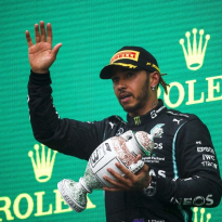 Mercedes over gezondheid Hamilton na Hongarije: "Hij is verder hersteld"