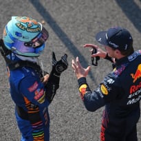 Ricciardo komt op voor Verstappen 'Dat is hoe hij is, hij vecht het uit op de baan en dat is het'