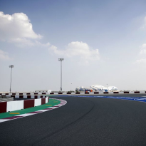 Teams kampen met schade door kerbs in Qatar: 'We kunnen auto's niet in gevaar brengen'