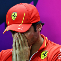 ¡CRECE la preocupación con el futuro de Carlos Sainz!