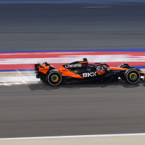 McLaren toont spierballen en zet Verstappen op achterstand in tweede training Bahrein