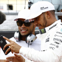 Broertje Lewis Hamilton klaagt over vergelijkingen: "Iedereen denkt dat hij alles voor me betaalt"