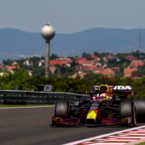 Verstappen oogt ontspannen voor start: "Gewoon iets later remmen in bocht 1"