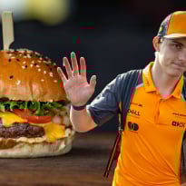 Oscar Piastri FREE burger deal changes after McLaren driver's poor form