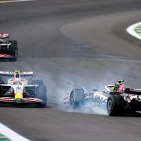 Stewards delen ook dubbele straf uit aan Lawson na crash met Bearman