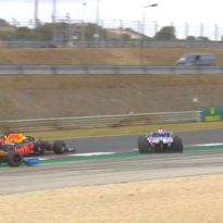 VIDEO: Pérez spint, Verstappen ontkomt aan botsing