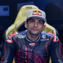 World champion ruled out of grand prix as team announce replacement decision