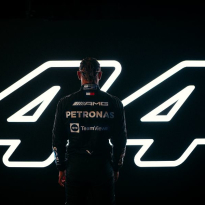 Mercedes "confirma" a Lewis Hamilton para la Fórmula 1 2022